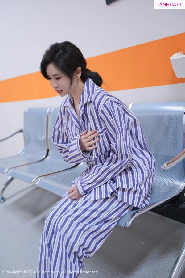 周妍希 奶瓶土肥圆 [XiuRen]高清写真图 2024.04.07 No.8346 Carol周妍希X 性感美臀第12张图片